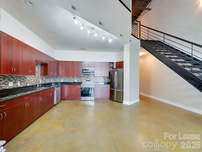 Building Photo - 927 Westmere Ave