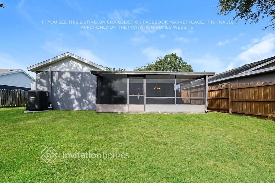 Building Photo - 1329 Mohrlake Dr