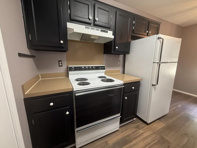 Building Photo - 1745 James Buchanan Dr