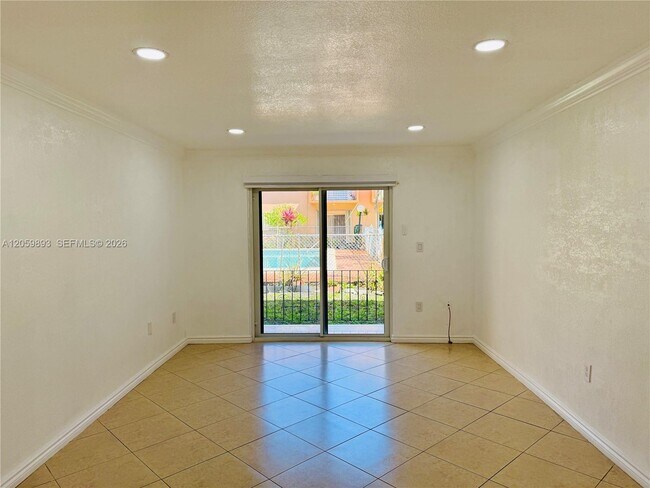 Building Photo - 1100 W 35th St