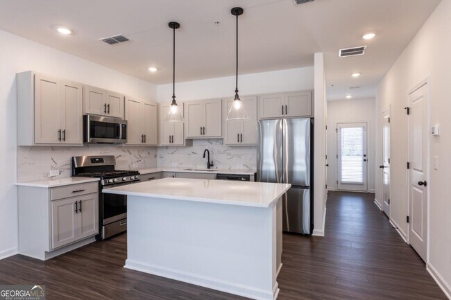 Building Photo - 5542 Highland St