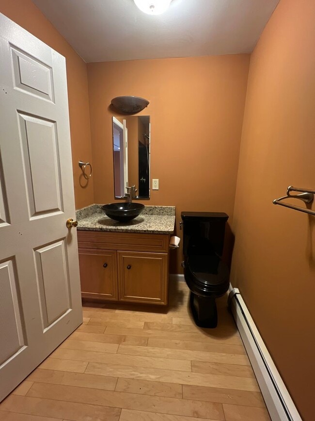 Building Photo - Gorgeous 3 bed, 2 bath home | Lawn Care Included