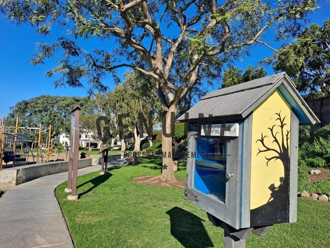 Building Photo - Beautiful Two-Level 5Bd 3.5Ba Home in Newport Beach