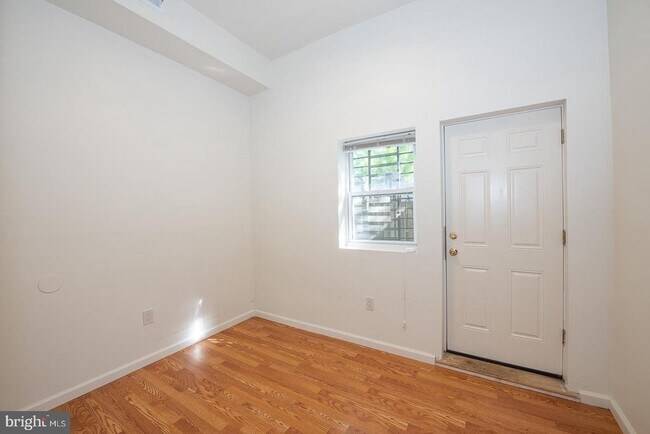 Building Photo - 1526 Mt Vernon St