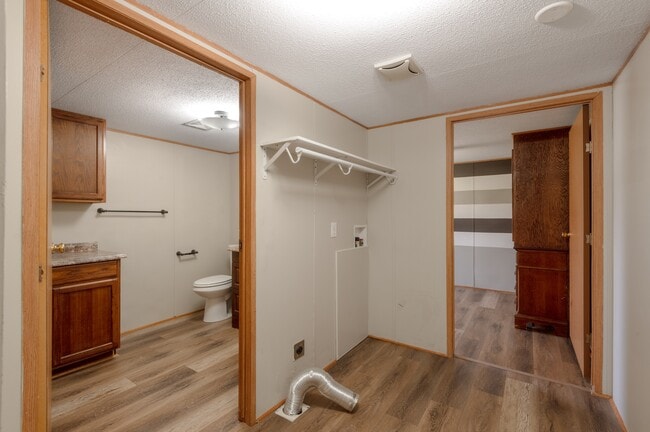 Building Photo - 37 C Riverside Ln
