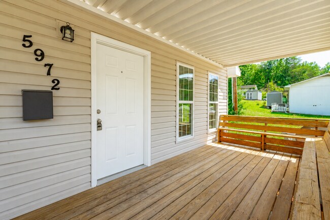 Building Photo - Updated 2 Bedroom Home in Red Bank