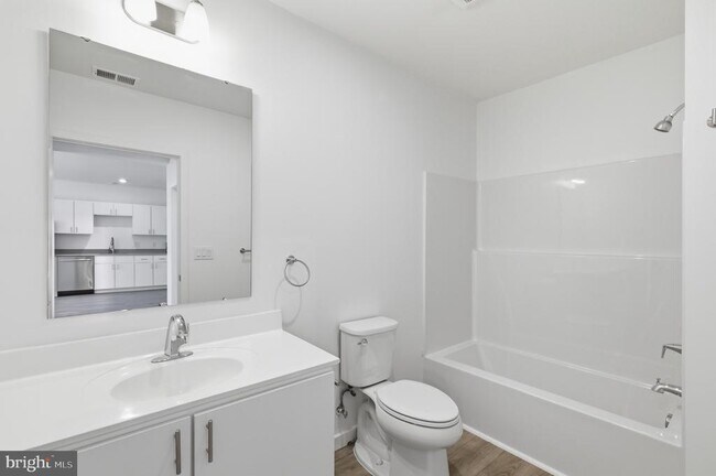 Building Photo - 915 N Broad St