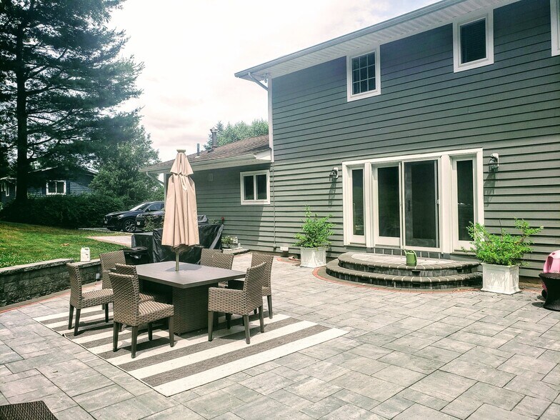 Private - 10 Foxwood Ln