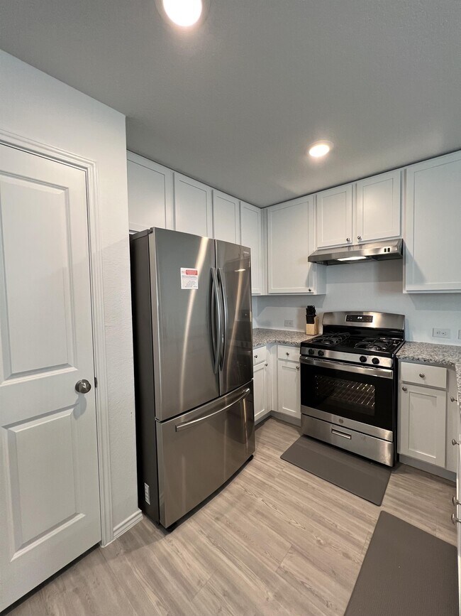 Building Photo - 8523 Grosbeak Cv