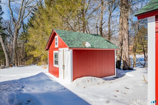 Building Photo - 220 Upper Grassy Hill Rd