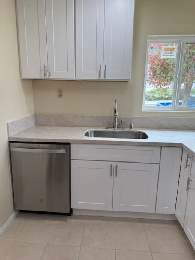 Building Photo - Just remodeled Chula Vista bungalow