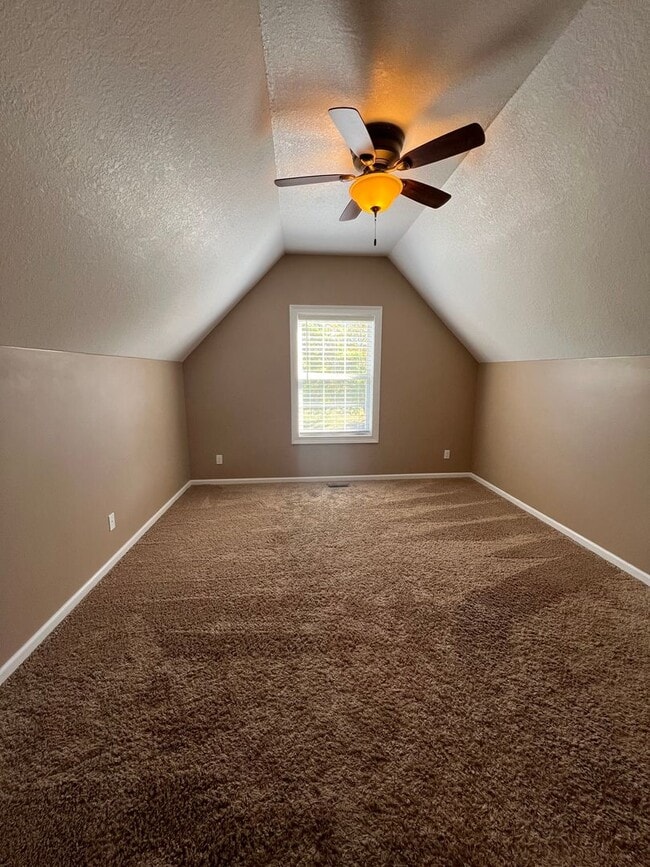 Building Photo - Luxurious 4-Bedroom Home in Fox Creek Subdivision!