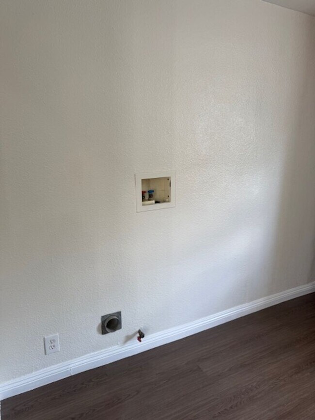 Building Photo - 2425 W Cameron St