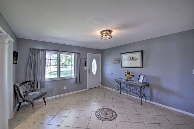 Building Photo - 6447 S Franklin Rd