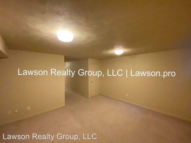 Building Photo - 2 br, 3 bath House - 2429 Avenham Ave SW #7