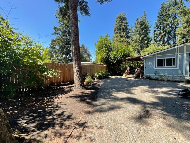 Building Photo - Charming 2 bedroom 2 bath house in Nisqual...