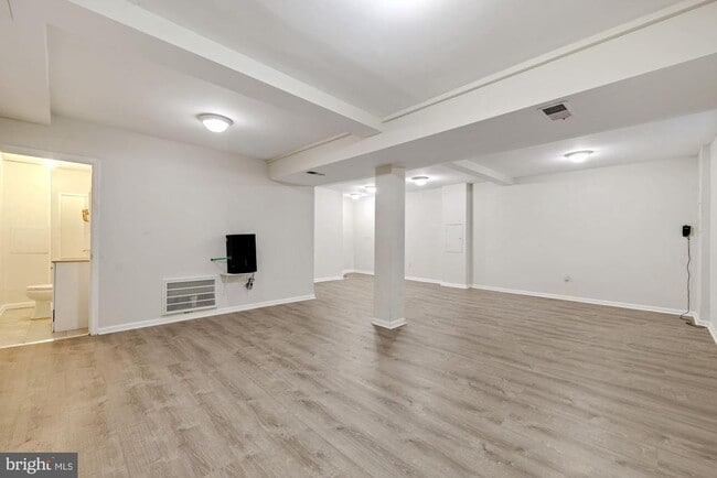 Building Photo - 8208 Gainsborough Ct W