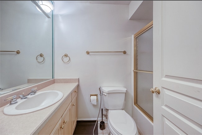 Building Photo - Fox Chapel Luxury Townhome, 4 Bedrooms, 3.5 Bathrooms, 3 Care Garage, Finished Basement.