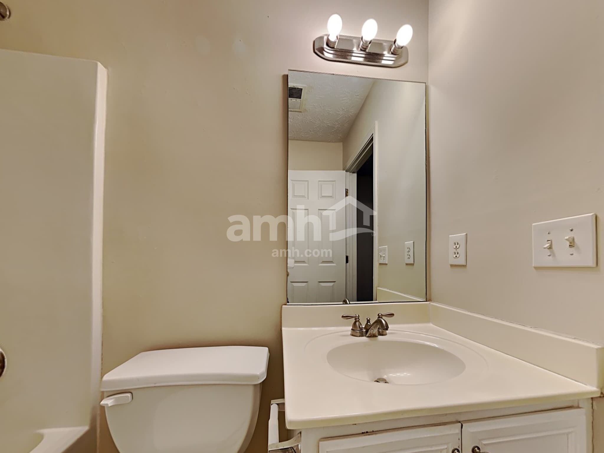 Building Photo - 6035 Savannah Dr