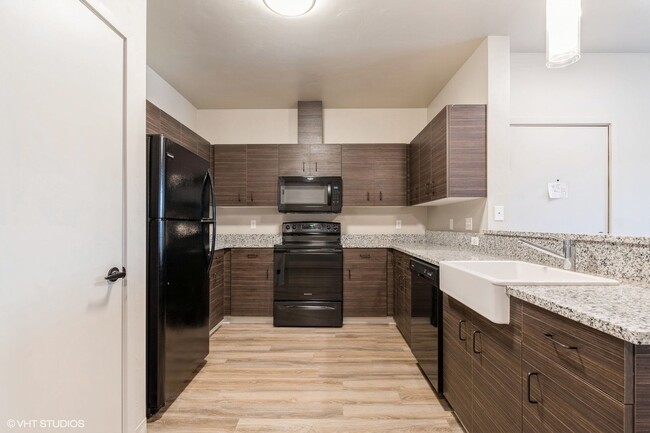 Building Photo - 3rd floor 2 bed, 1bath Apartment!