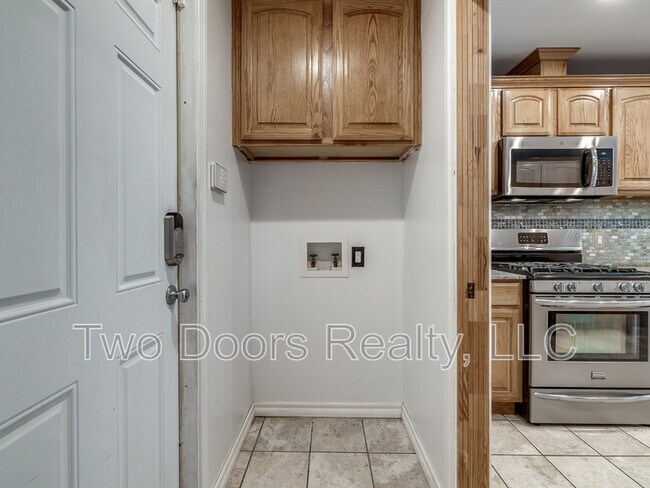 Building Photo - 3900 Hiddleston Cir