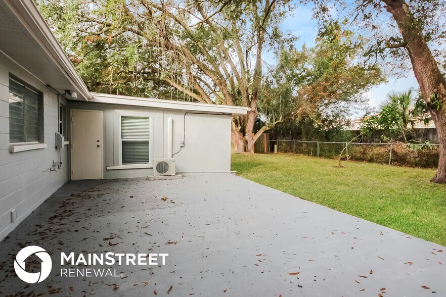 Building Photo - 214 Poinciana Cir