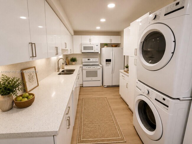 Building Photo - 5900 SW 127th Ave