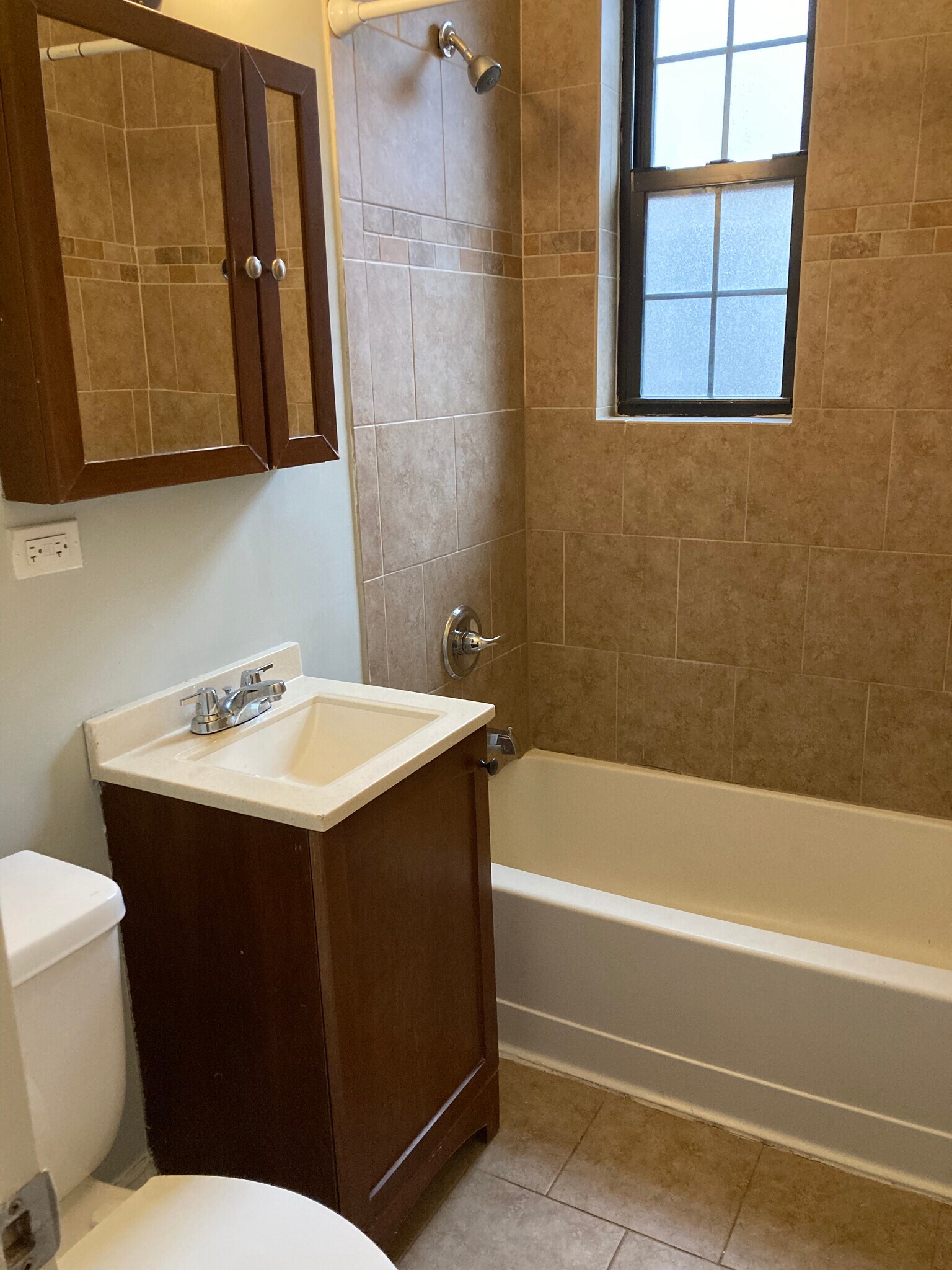 Building Photo - 894 Green Bay Rd