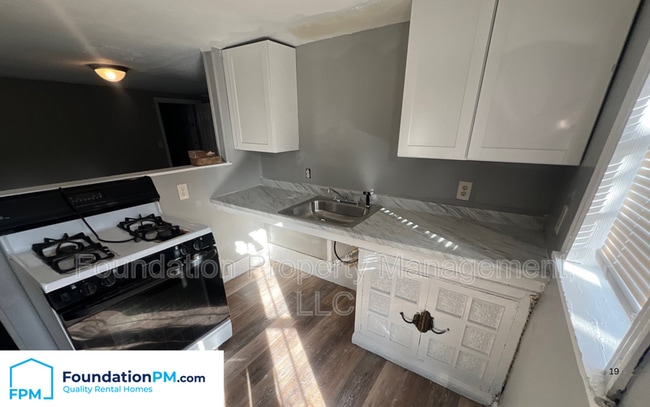 Building Photo - 3468 Bowen Ave