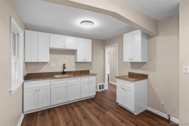 Building Photo - 7419 Asbury Park