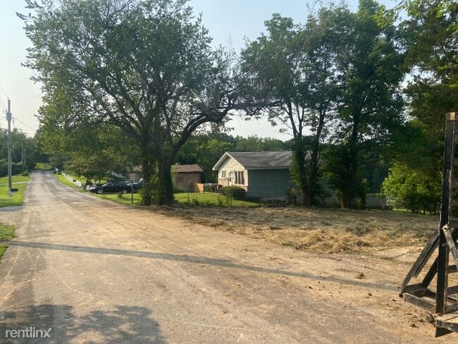 Building Photo - 2 br, 1 bath House - 2034 Pearl Dr