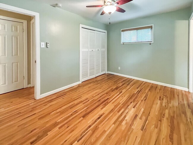 Building Photo - $0 DEPOSIT OPTION. CHARMING 3-BEDROOM HOME...