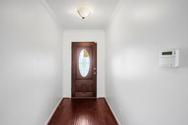 Building Photo - 2226 Droxford Dr