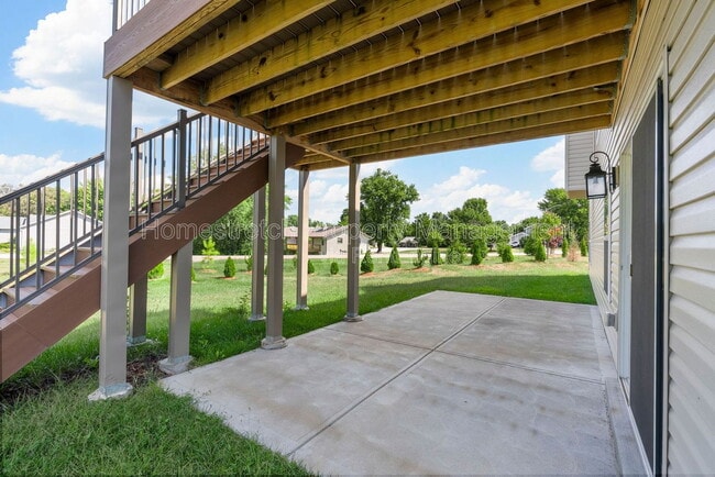 Building Photo - 521 Upper Ridgepointe Ct