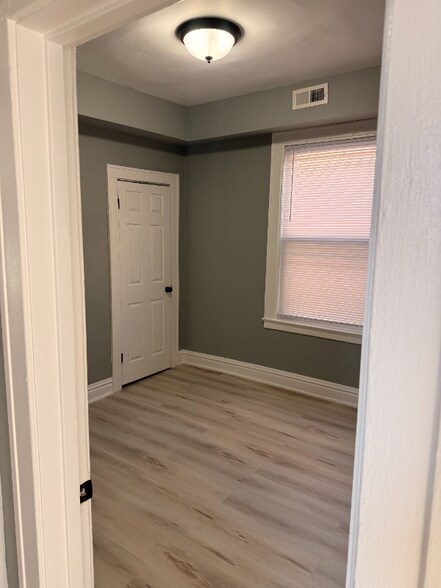 Building Photo - 9630 S Forest Ave