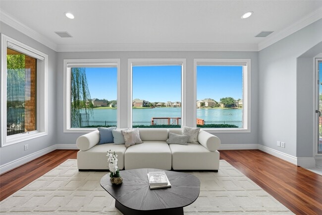 Building Photo - 5934 Stratford Gardens Dr