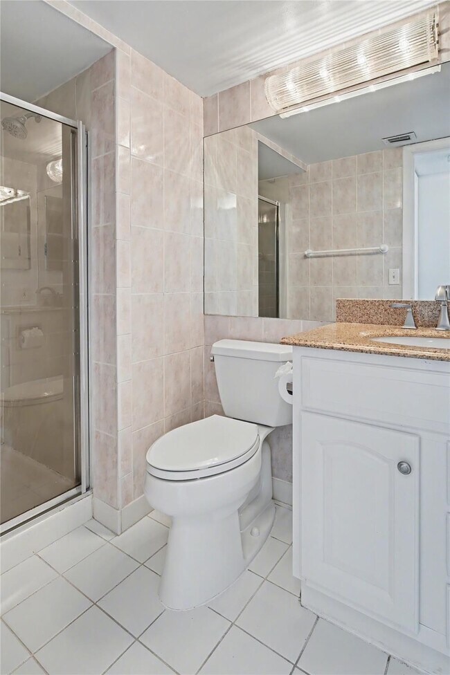 Building Photo - 801 N Ocean Blvd