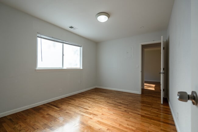 Building Photo - 652 Cypress Ave