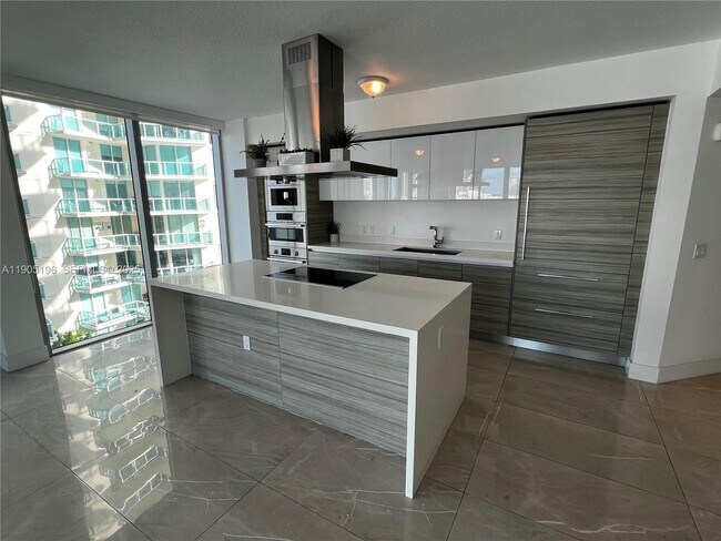 Building Photo - 300 Sunny Isles Blvd