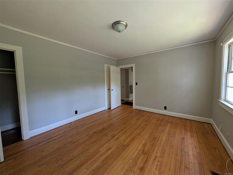 Building Photo - 10 Brantwood Dr