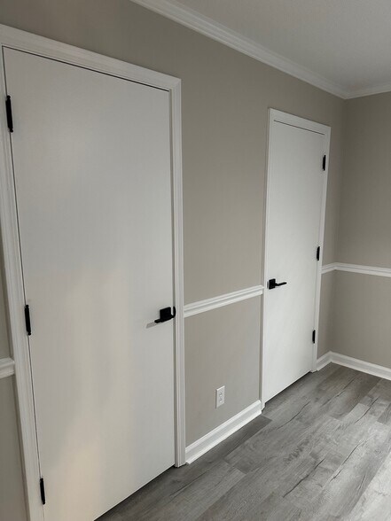 Building Photo - 939 Kingsbury Dr