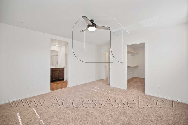 Building Photo - Stylish 2 Bed + 2.5 Bath Townhome in Murrieta