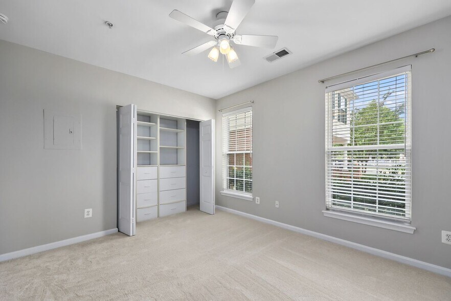 Building Photo - 25340 Lake Mist Square