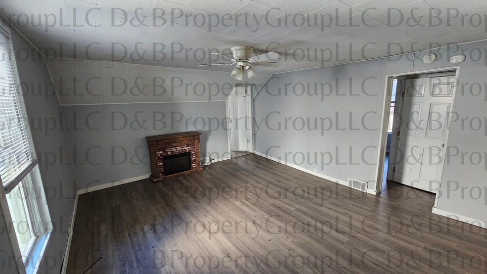 Building Photo - 939 Baraga St NE