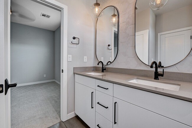 Building Photo - STUNNING 2 Story, 3 Bedroom Home in INSPIR...