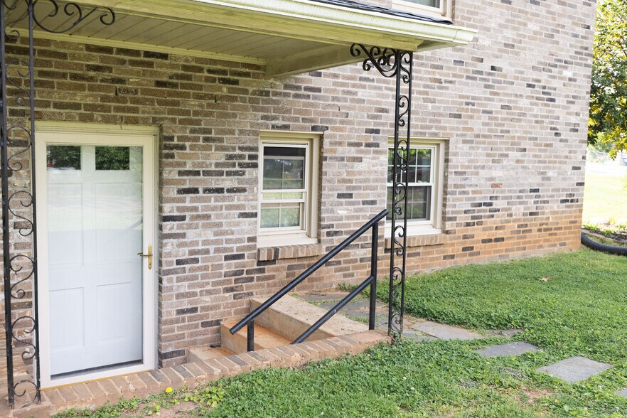 Building Photo - 204 Connecticut Ave