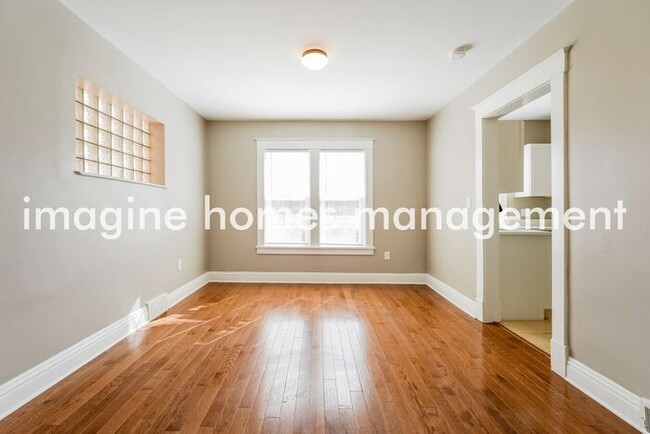 Building Photo - Charming 3 Bedroom Home in Morningside!