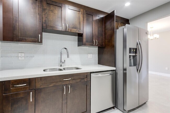 Building Photo - 500 Bayview Dr