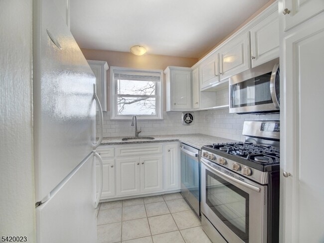 Building Photo - 741 Bloomfield Ave