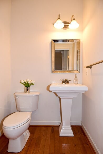 Building Photo - 7981 Vigne Ct